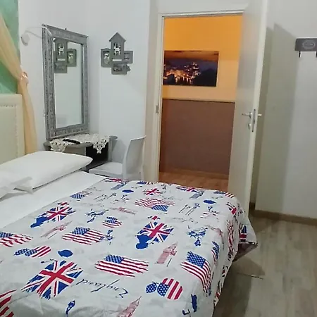 Controvento Near Train Station Apartment *