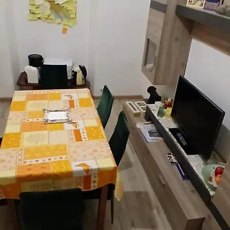 Controvento Near Train Station Apartamento