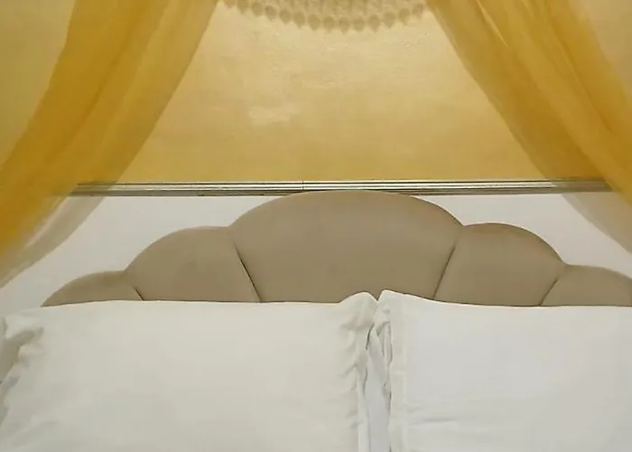 Controvento Near Train Station Apartamento