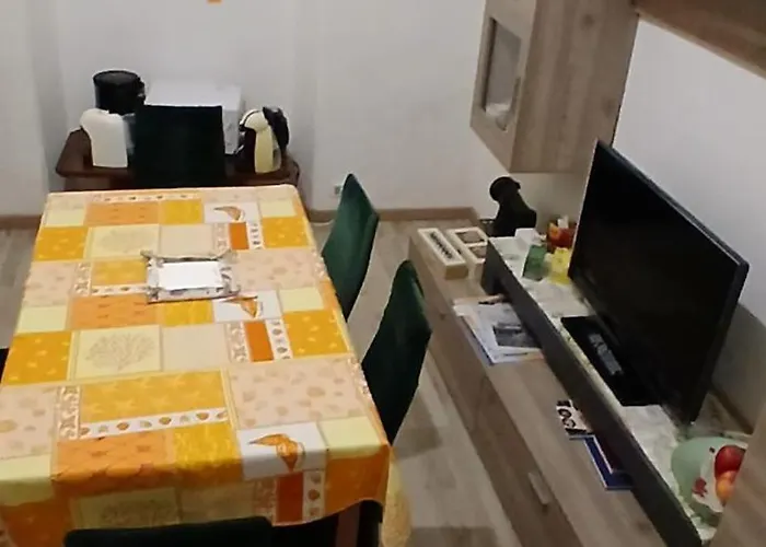 Controvento Near Train Station Apartman